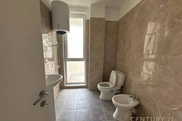 Shtepi me qera Apartament ne Tirane, 3+1, Mobilimi E mobiluar, Pagesa 500  Euro.