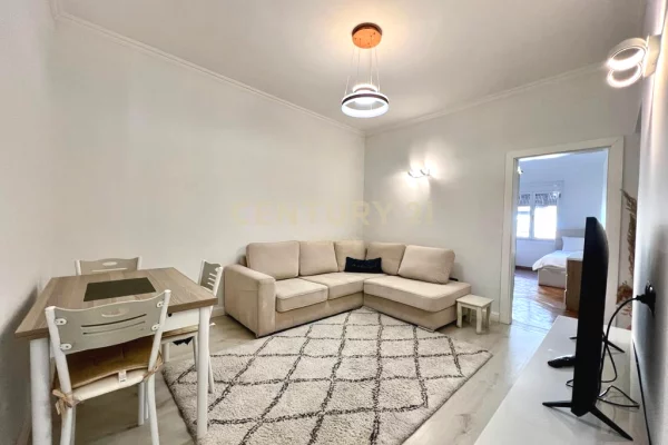 Shtepi me qera Apartament ne Tirane, 2+1, Mobilimi E mobiluar, Pagesa 950  Euro.