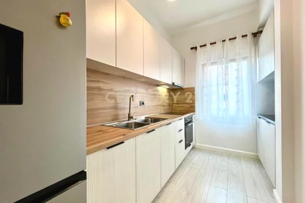 Shtepi me qera Apartament ne Tirane, 2+1, Mobilimi E mobiluar, Pagesa 950  Euro.