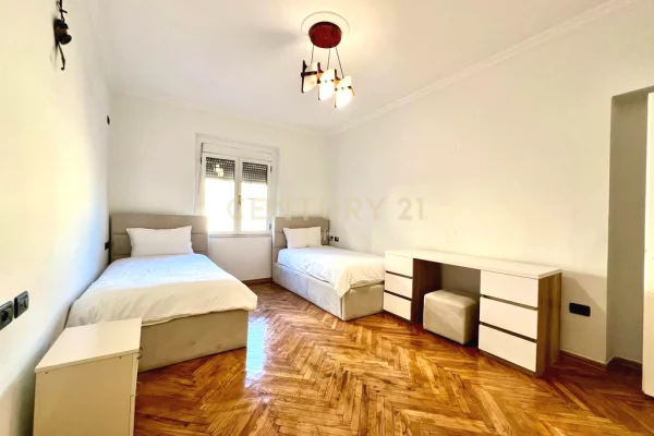 Shtepi me qera Apartament ne Tirane, 2+1, Mobilimi E mobiluar, Pagesa 950  Euro.