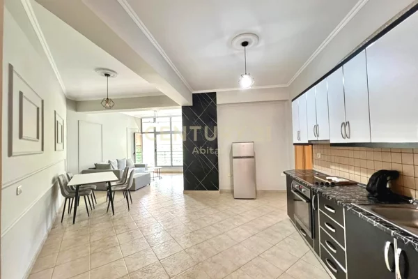 Shtepi me qera Apartament ne Tirane, 2+1, Mobilimi E mobiluar, Pagesa 700  Euro.
