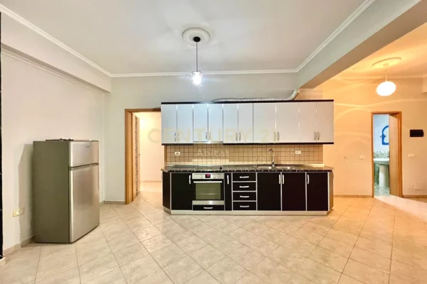 Shtepi me qera Apartament ne Tirane, 2+1, Mobilimi E mobiluar, Pagesa 700  Euro.