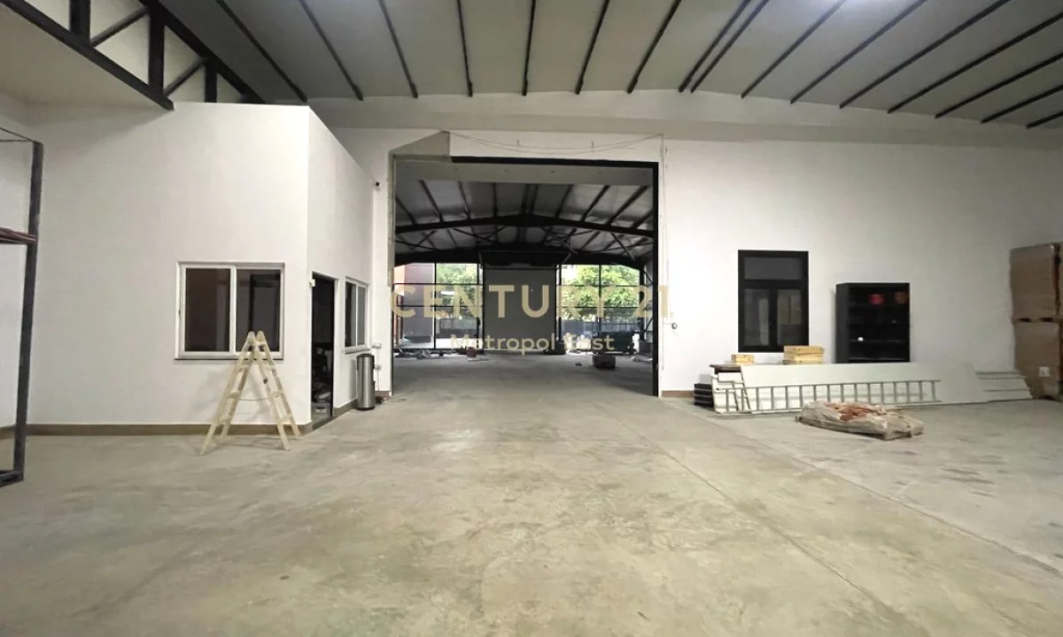 Kapanon Industrial Premium 1100 m2 – 3 km nga Qendra e Tiranes
