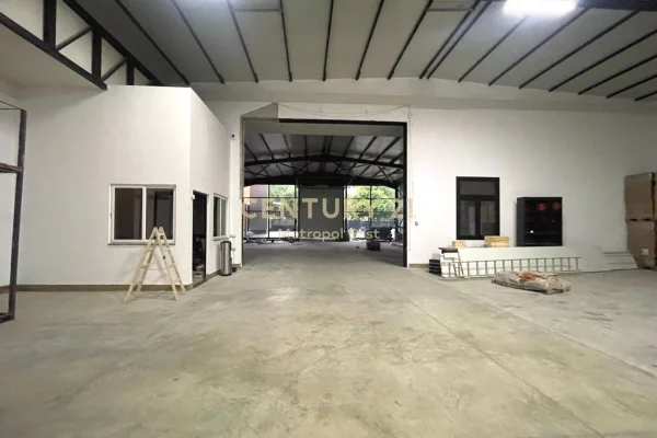 Kapanon Industrial Premium 1100 m2 – 3 km nga Qendra e Tiranes