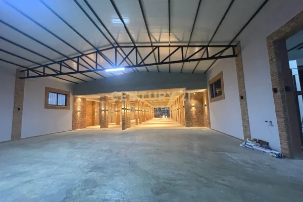 Kapanon Industrial Premium 1100 m2 – 3 km nga Qendra e Tiranes