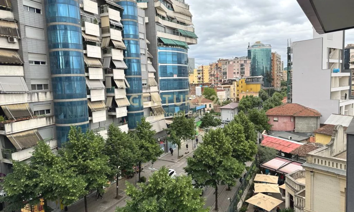 Shitet Ambient Biznesi, Rruga e Dibres (Selvia)