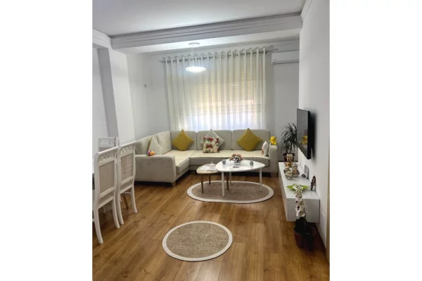 Shtepi ne shitje Apartament ne Tirane, 1+1, Mobilimi E mobiluar, Pagesa 170,000  Euro.