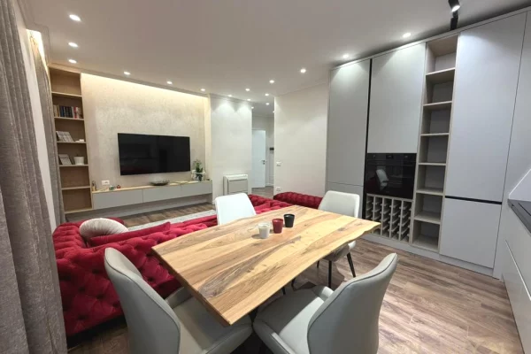 Shtepi ne shitje Apartament ne Tirane, 1+1, Mobilimi E mobiluar, Pagesa 260,000  Euro.