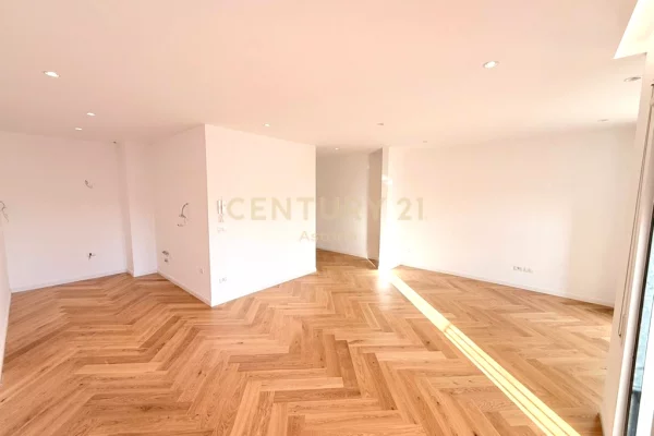 Shtepi ne shitje Apartament ne Tirane, 2+1, Mobilimi Bosh, pa mobiluar, Pagesa 261,300  Euro.