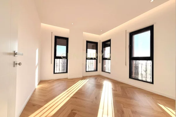 Shtepi ne shitje Apartament ne Tirane, 2+1, Mobilimi Bosh, pa mobiluar, Pagesa 261,300  Euro.