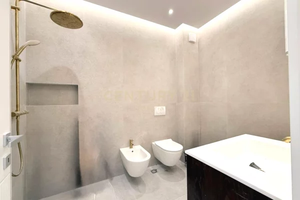 Shtepi ne shitje Apartament ne Tirane, 2+1, Mobilimi Bosh, pa mobiluar, Pagesa 261,300  Euro.