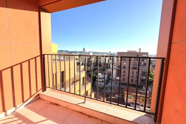 Shtepi ne shitje Apartament ne Tirane, 2+1, Mobilimi Bosh, pa mobiluar, Pagesa 261,300  Euro.