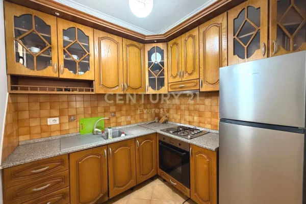Shtepi ne shitje Apartament ne Tirane, 1+1, Mobilimi E mobiluar, Pagesa 135,000  Euro.