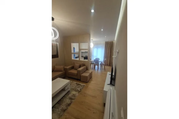 Shtepi me qera Apartament ne Tirane, 2+1, Mobilimi E mobiluar, Pagesa 950  Euro.