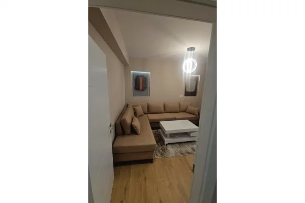 Shtepi me qera Apartament ne Tirane, 2+1, Mobilimi E mobiluar, Pagesa 950  Euro.
