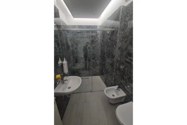 Shtepi me qera Apartament ne Tirane, 2+1, Mobilimi E mobiluar, Pagesa 950  Euro.