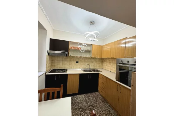 Shtepi me qera Apartament ne Tirane, 1+1, Mobilimi E mobiluar, Pagesa 500  Euro.
