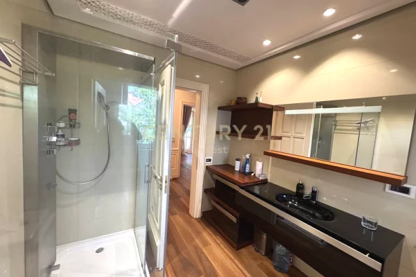 Shtepi me qera Apartament ne Tirane, 1+1, Mobilimi E mobiluar, Pagesa 700  Euro.