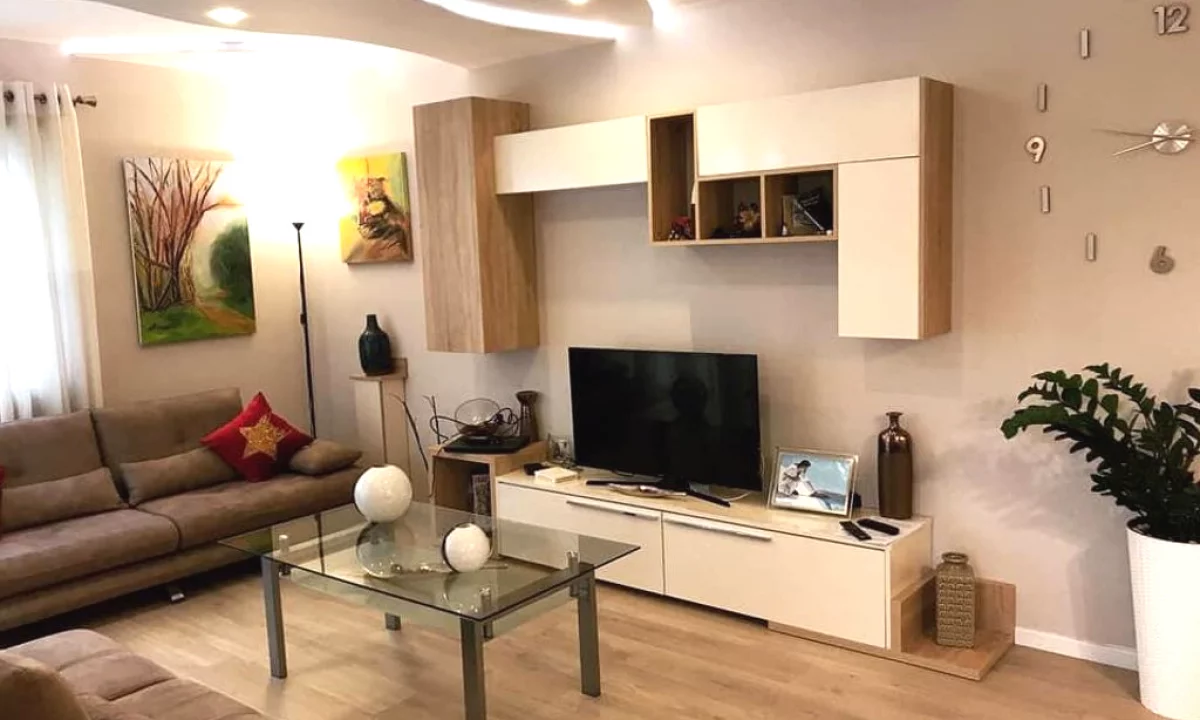 Shtepi me qera Apartament ne Tirane, 2+1, Mobilimi E mobiluar, Pagesa 800  Euro.