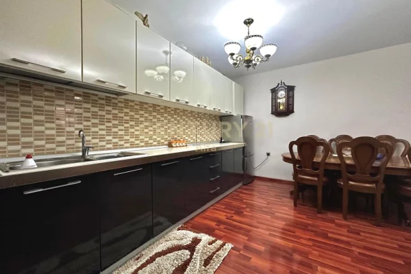 Shtepi me qera Apartament ne Tirane, 2+1, Mobilimi E mobiluar, Pagesa 550  Euro.