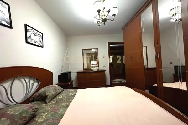 Shtepi me qera Apartament ne Tirane, 2+1, Mobilimi E mobiluar, Pagesa 550  Euro.