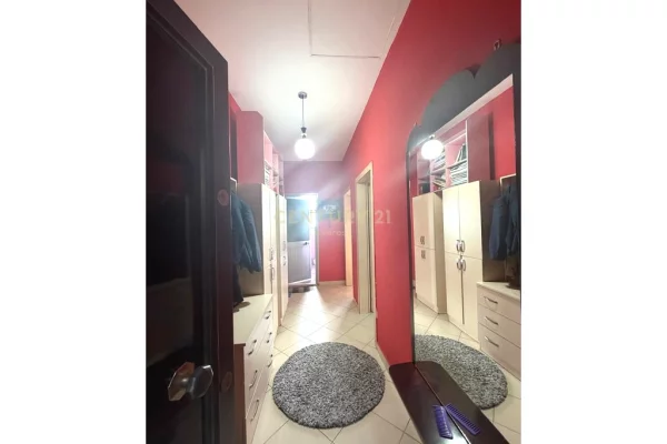 Shtepi ne shitje Apartament ne Tirane, 2+1, Mobilimi E mobiluar, Pagesa 77,000  Euro.