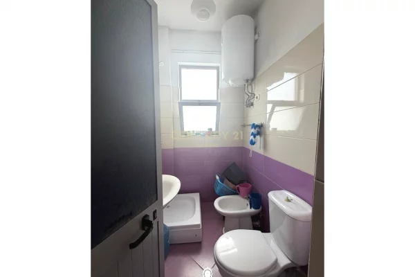Shtepi ne shitje Apartament ne Tirane, 2+1, Mobilimi E mobiluar, Pagesa 77,000  Euro.