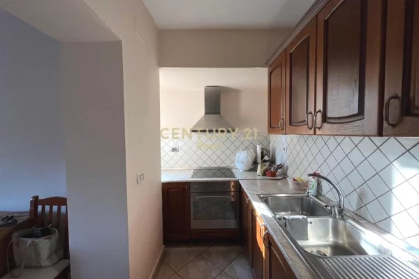 Shtepi me qera Apartament ne Tirane, 2+1, Mobilimi E mobiluar, Pagesa 450  Euro.