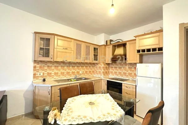 Shtepi me qera Apartament ne Tirane, 2+1, Mobilimi E mobiluar, Pagesa 500  Euro.