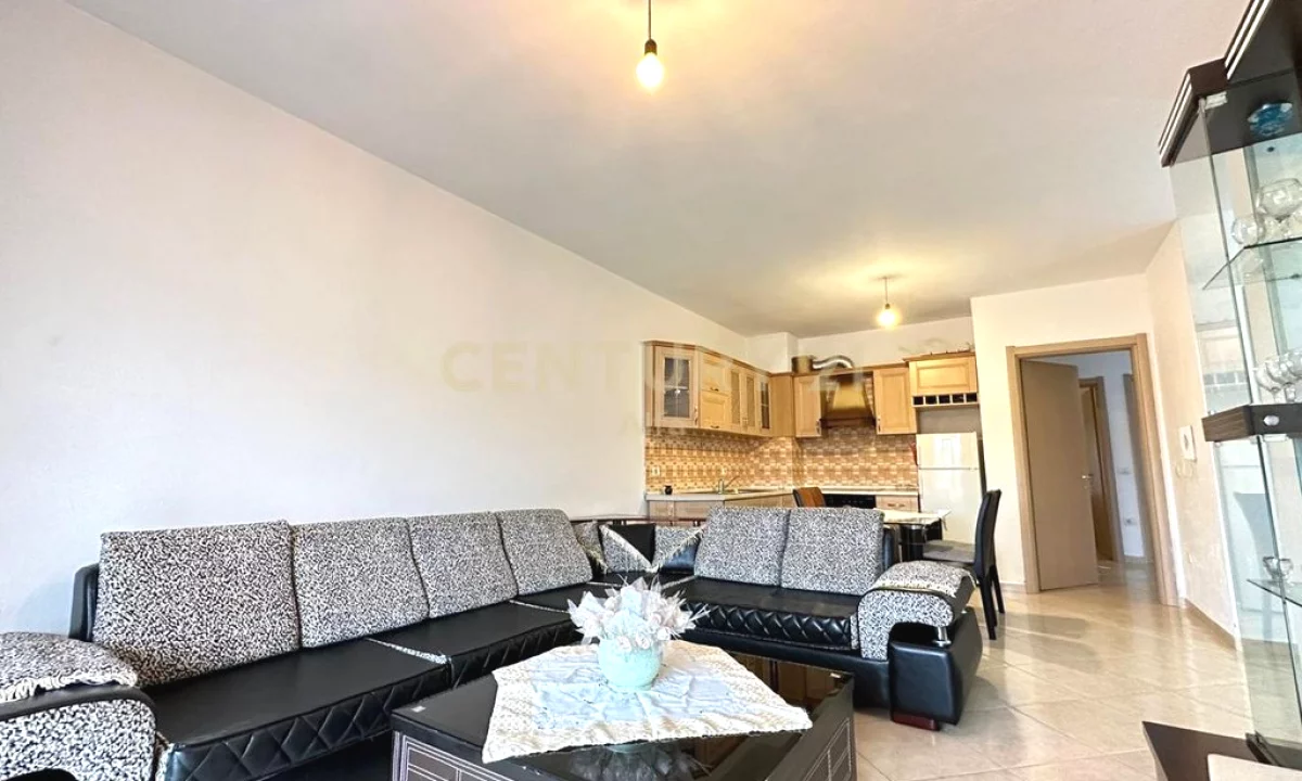 Shtepi me qera Apartament ne Tirane, 2+1, Mobilimi E mobiluar, Pagesa 500  Euro.