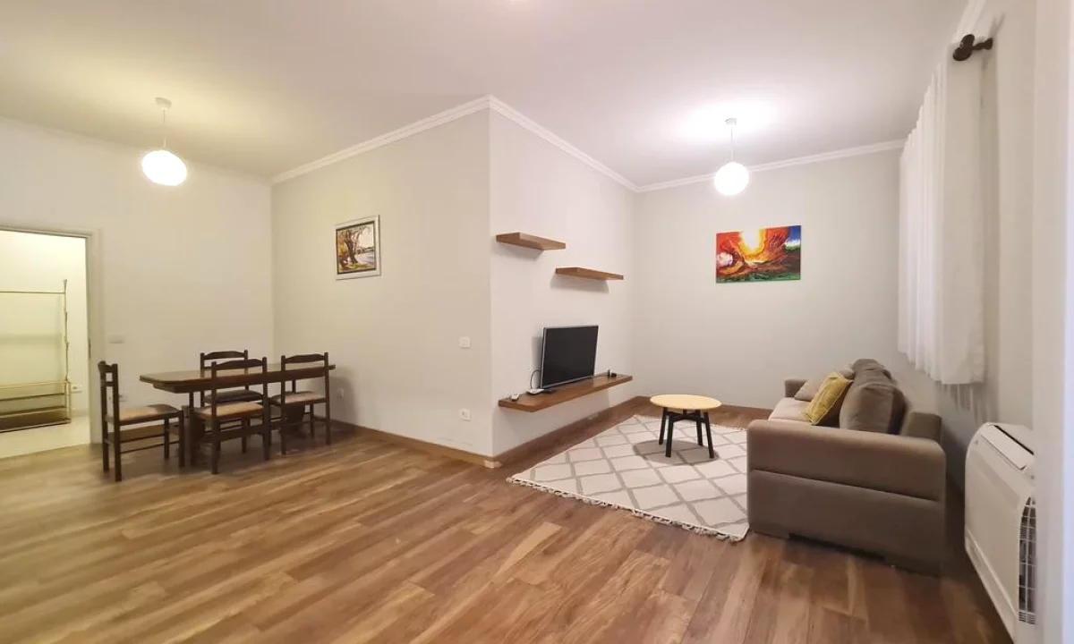 Shtepi me qera Apartament ne Tirane, 2+1, Mobilimi E mobiluar, Pagesa 750  Euro.