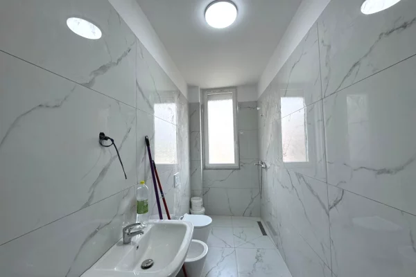 Shtepi me qera Apartament ne Tirane, 2+1, Mobilimi E mobiluar, Pagesa 550  Euro.