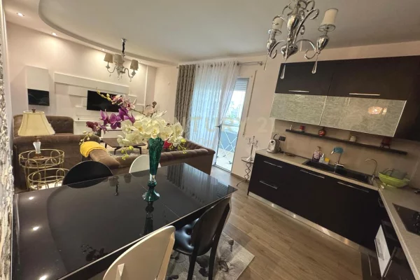 Shtepi me qera Apartament ne Tirane, 2+1, Mobilimi E mobiluar, Pagesa 550  Euro.