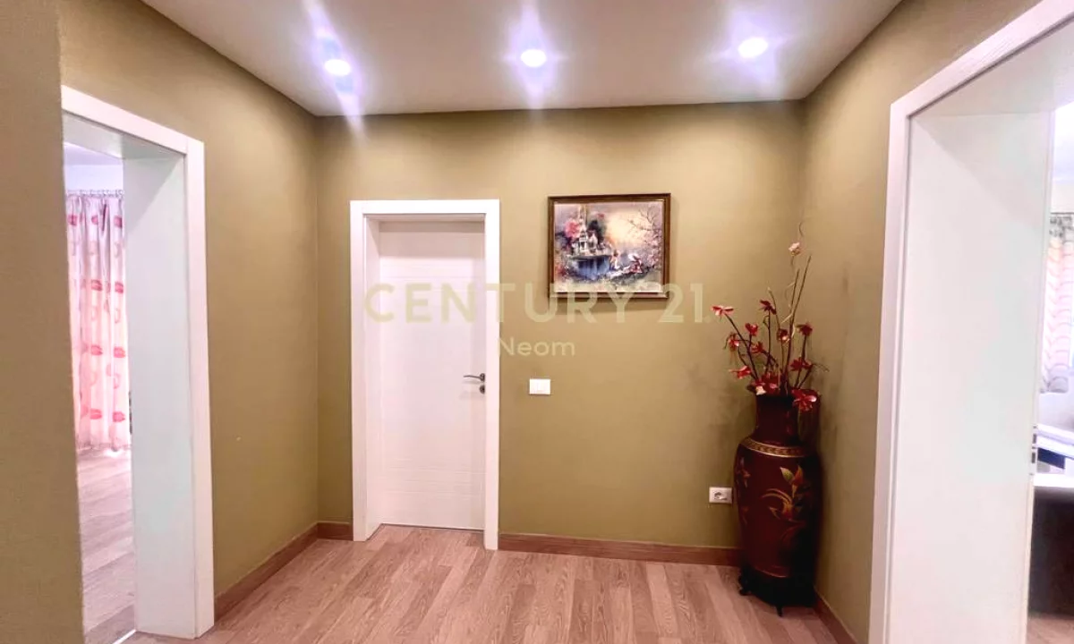 Shtepi ne shitje Apartament ne Tirane, 2+1, Mobilimi Pjeserisht e mobiluar, Pagesa 210,000  Euro.