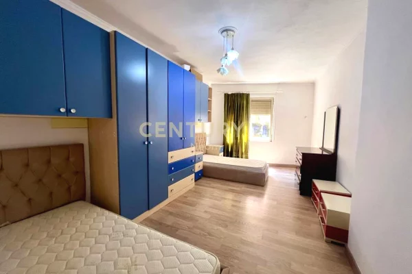 Shtepi ne shitje Apartament ne Tirane, 2+1, Mobilimi Pjeserisht e mobiluar, Pagesa 210,000  Euro.