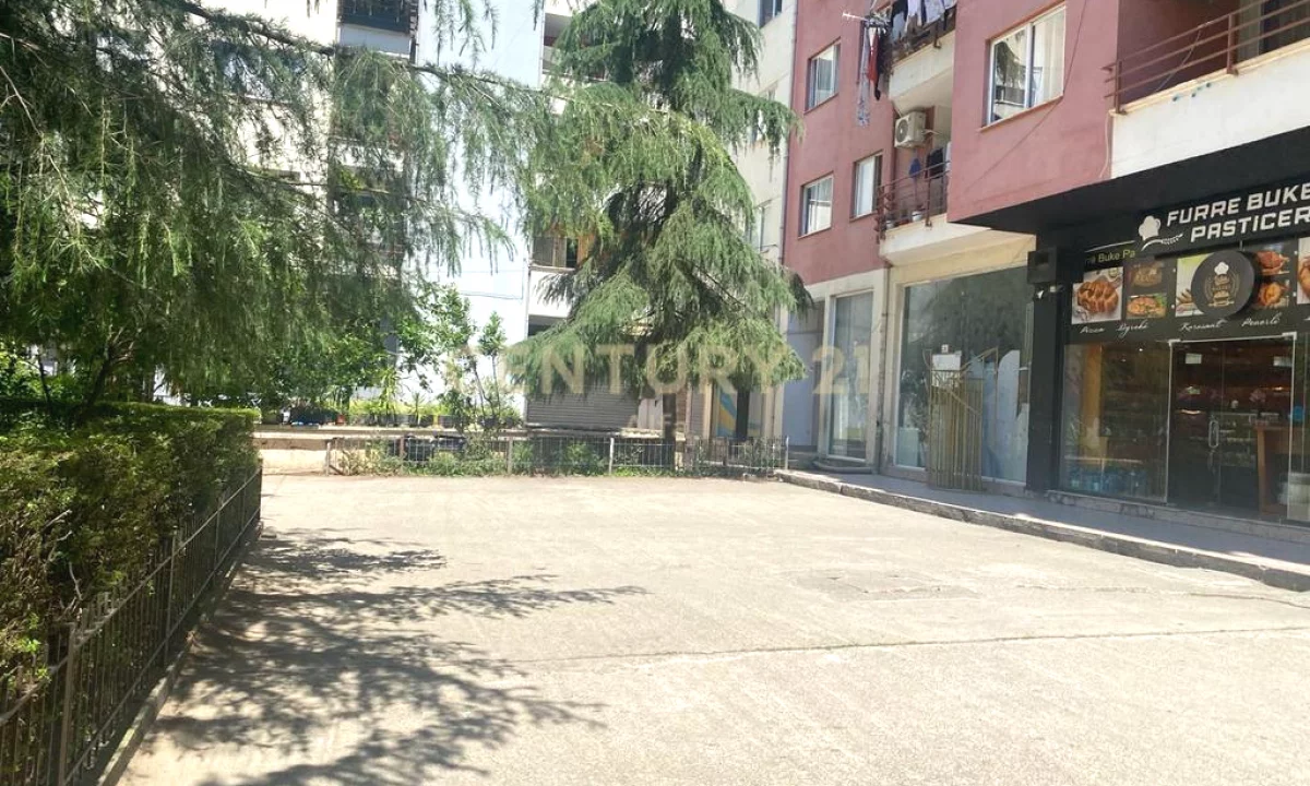 Shitet dyqan ne Yzberisht, brenda Kompleksit Dilo 2 !
