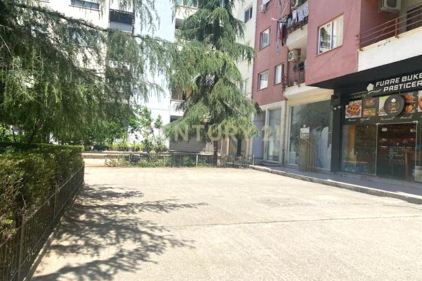 Shitet dyqan në Yzberisht, brenda Kompleksit Dilo 2 !
