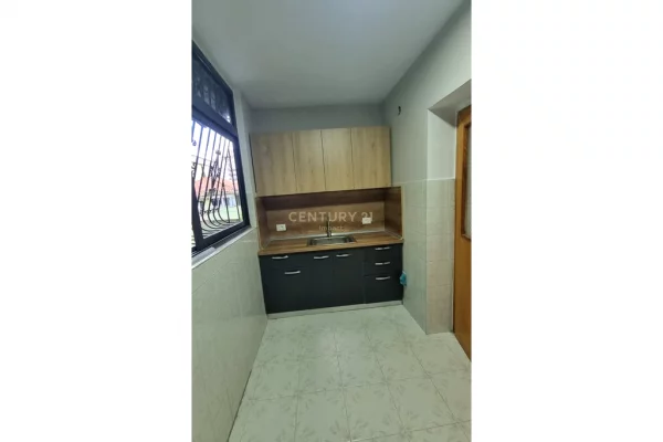 Shtepi me qera Apartament ne Tirane, 2+1, Mobilimi E mobiluar, Pagesa 600  Euro.