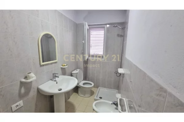 Shtepi me qera Apartament ne Tirane, 2+1, Mobilimi E mobiluar, Pagesa 600  Euro.