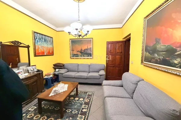 Shtepi ne shitje Apartament ne Tirane, 1+1, Mobilimi E mobiluar, Pagesa 150,000  Euro.