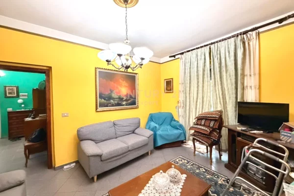 Shtepi ne shitje Apartament ne Tirane, 1+1, Mobilimi E mobiluar, Pagesa 150,000  Euro.