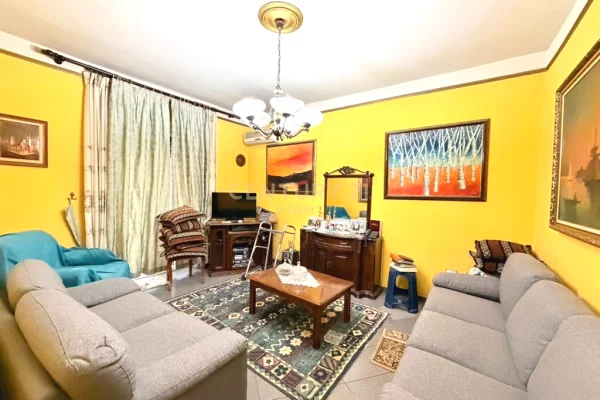 Shtepi ne shitje Apartament ne Tirane, 1+1, Mobilimi E mobiluar, Pagesa 150,000  Euro.