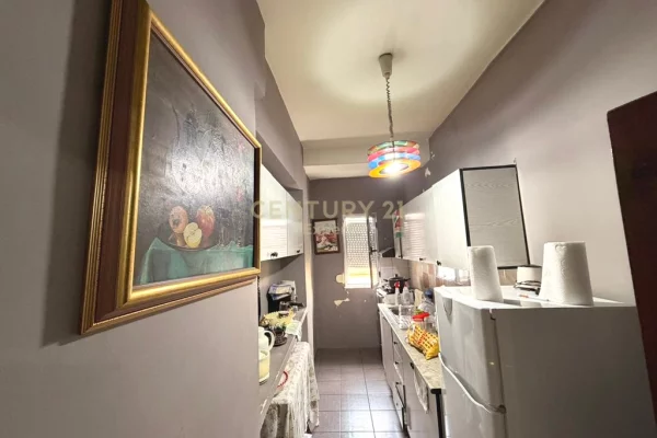 Shtepi ne shitje Apartament ne Tirane, 1+1, Mobilimi E mobiluar, Pagesa 150,000  Euro.