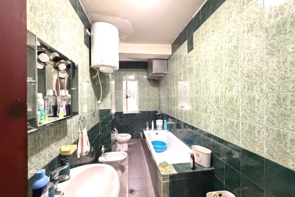 Shtepi ne shitje Apartament ne Tirane, 1+1, Mobilimi E mobiluar, Pagesa 150,000  Euro.