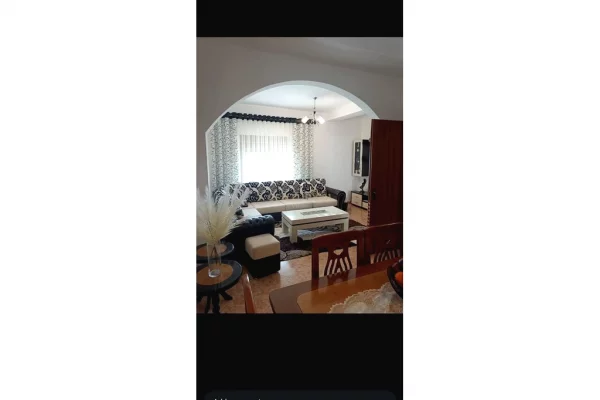 Shtepi ne shitje Vila Luksoze ne Durres, 7+1, Mobilimi E mobiluar, Pagesa 696,000  Euro.