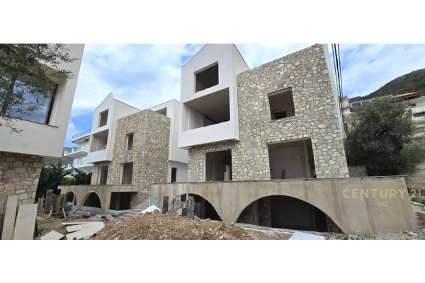 Shtepi ne shitje Apartament ne Sarande, 1+1, Mobilimi Bosh, pa mobiluar, Pagesa 174,000  Euro.
