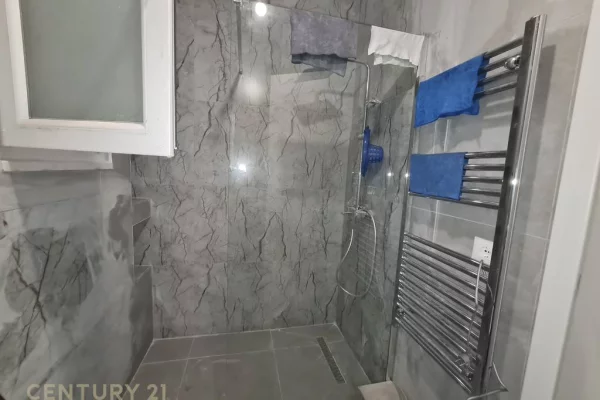 Shtepi me qera Apartament ne Tirane, 2+1, Mobilimi E mobiluar, Pagesa 1,000  Euro.