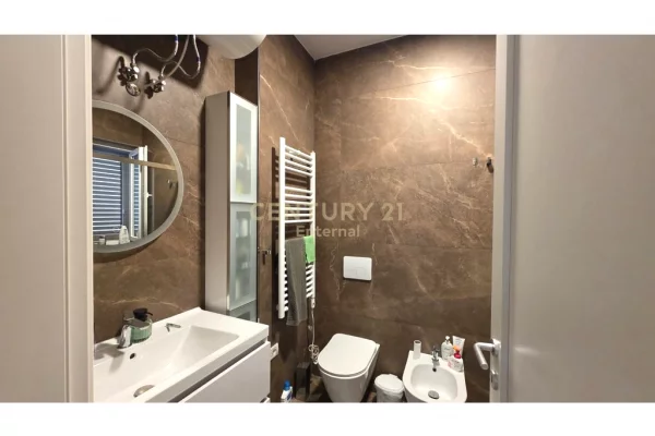 Shtepi ne shitje Apartament ne Tirane, 2+1, Mobilimi E mobiluar, Pagesa 287,000  Euro.