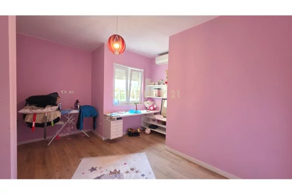 Shtepi ne shitje Apartament ne Tirane, 2+1, Mobilimi E mobiluar, Pagesa 287,000  Euro.