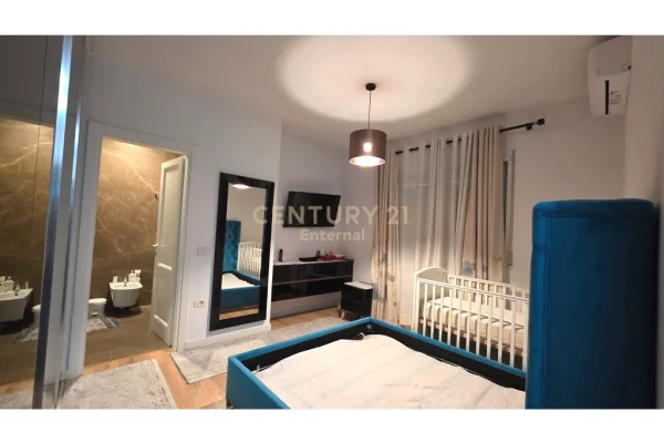 Shtepi ne shitje Apartament ne Tirane, 2+1, Mobilimi E mobiluar, Pagesa 287,000  Euro.